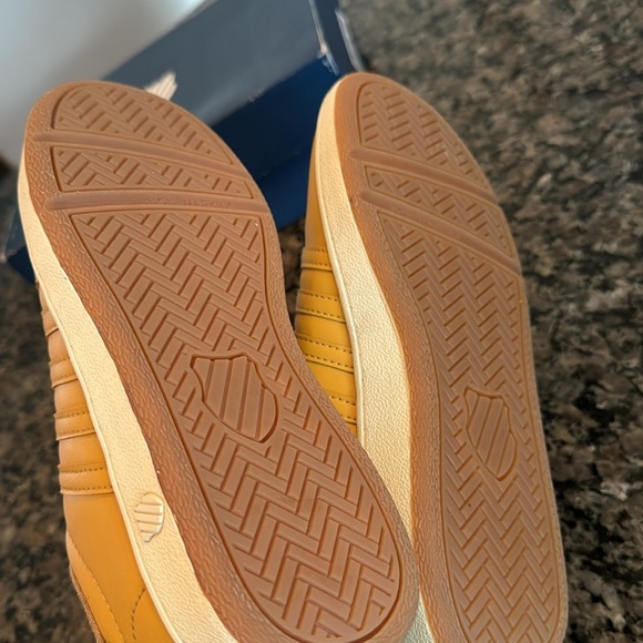 K-Swiss unisex classic varsity low sneakers NIB 4.5 - Picture 5 of 8